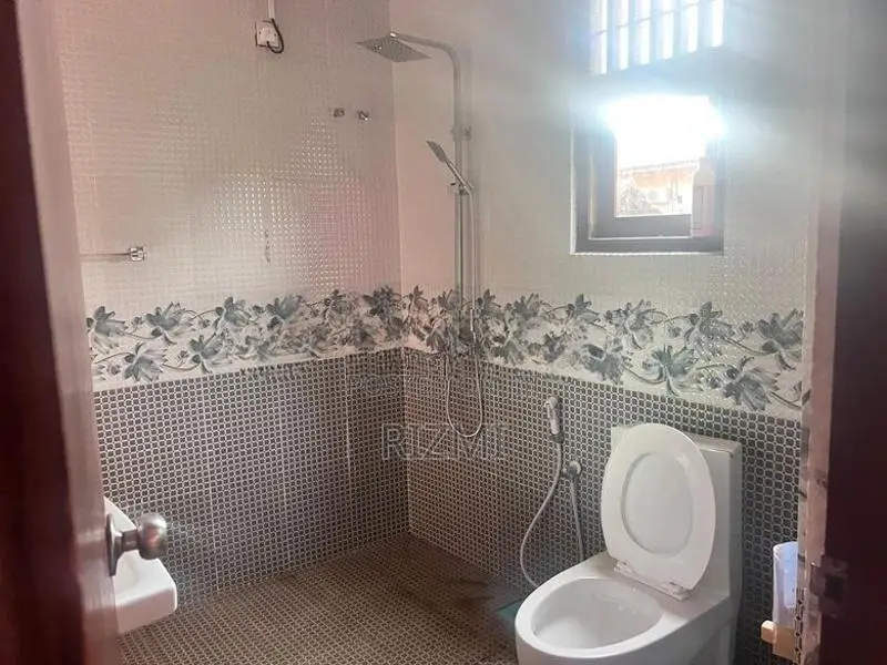 2 storey 4BR house for rent in at mount lavinia templers rd