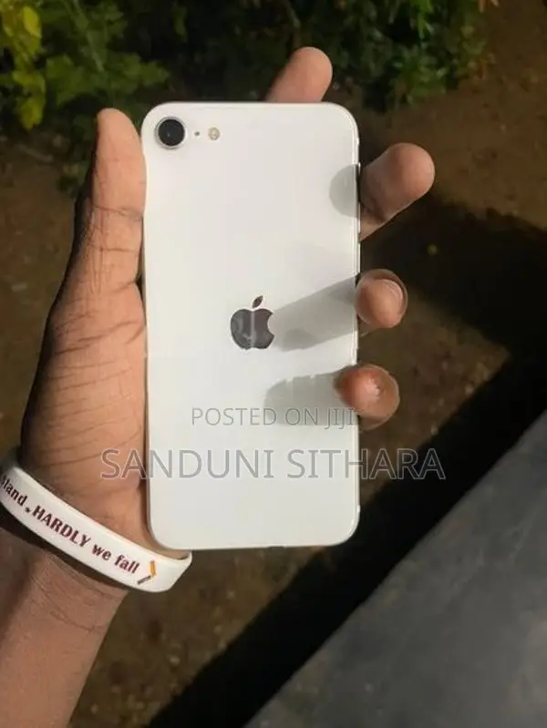 Apple iPhone SE 2 (Used)