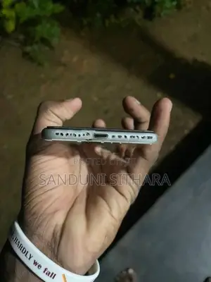 Apple iPhone SE 2 (Used)