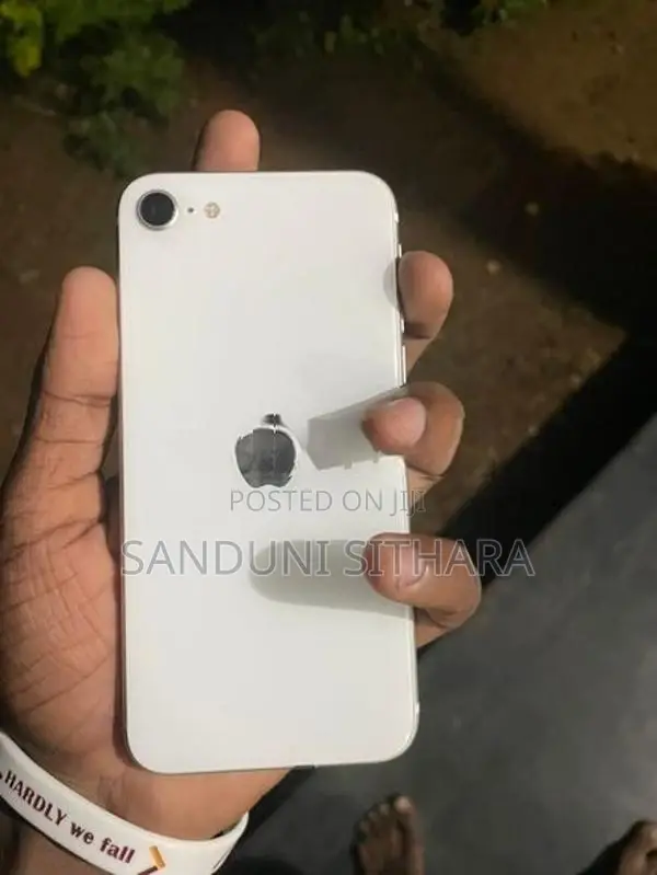 Apple iPhone SE 2 (Used)
