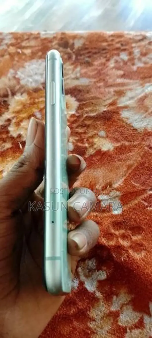 Apple iPhone 11 (Used)