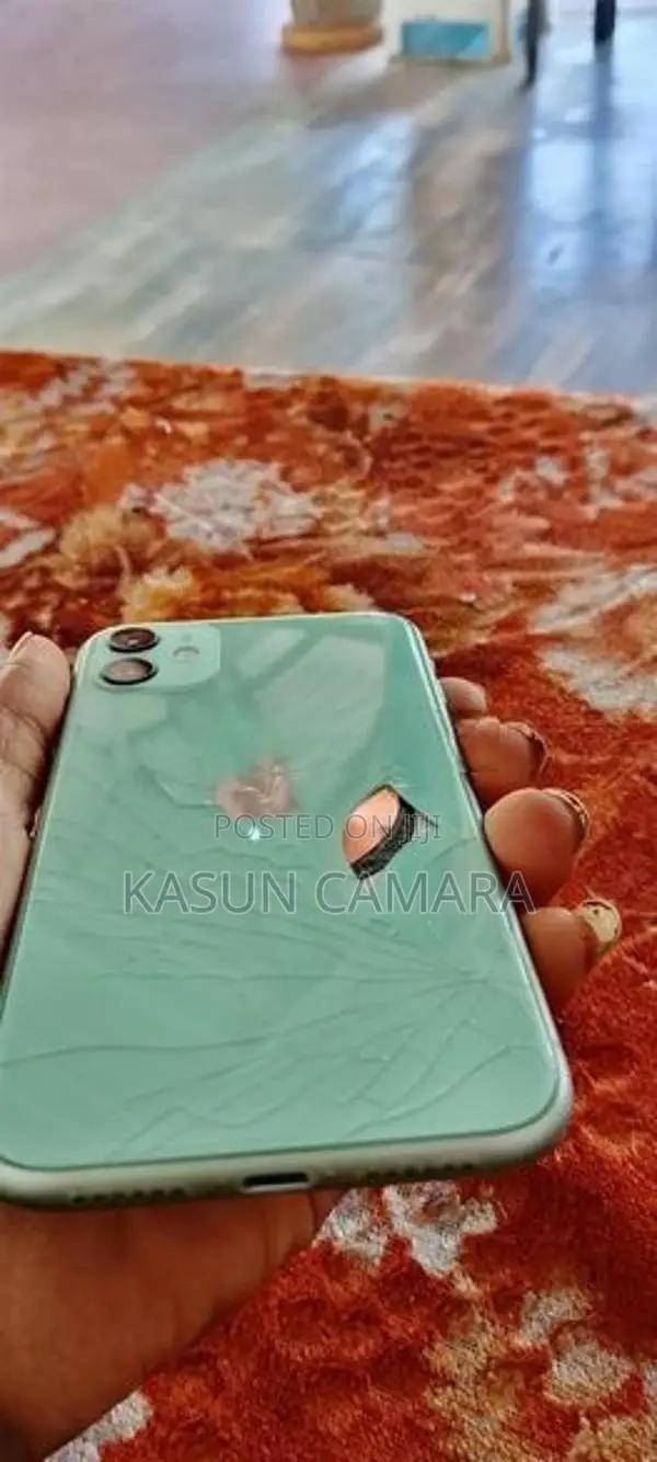 Apple iPhone 11 (Used)