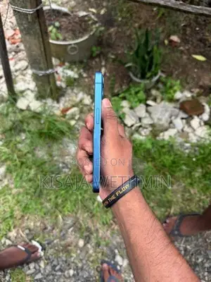 Apple iPhone 13 (Used)