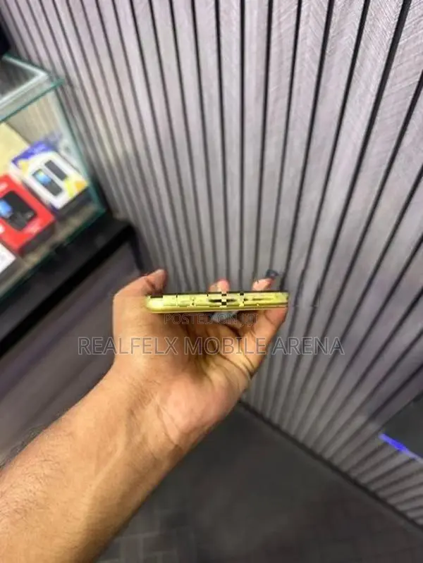 Apple iPhone 11 (Used)