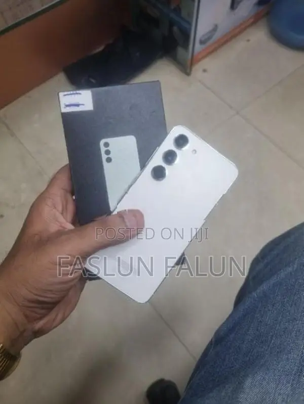 Samsung Galaxy S23 (Used)