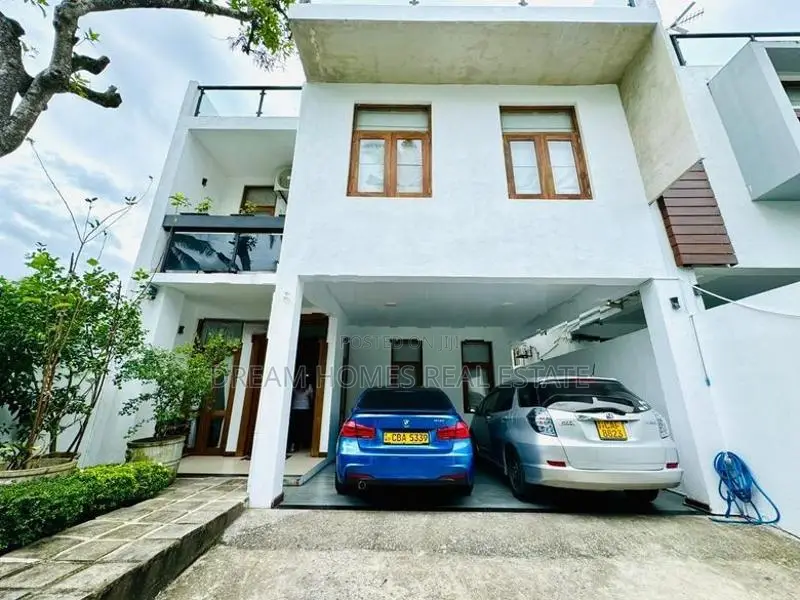 Stunning 2-Storey House for Sale in Thalawathugoda Town