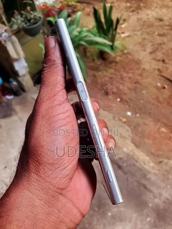 Sony Xperia XZS (Used)