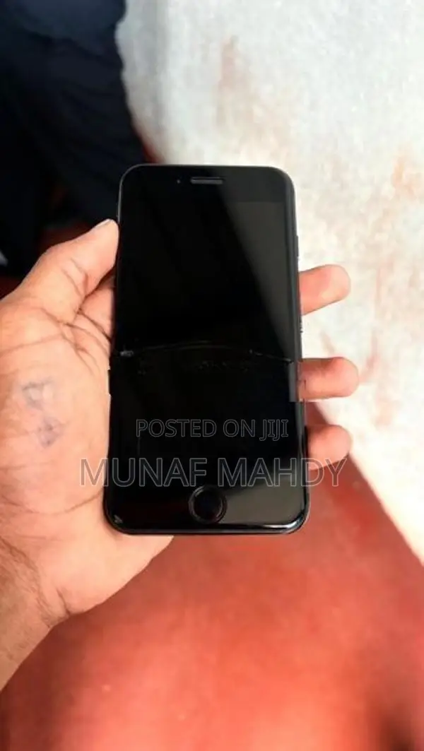 Apple iPhone 8 (Used)