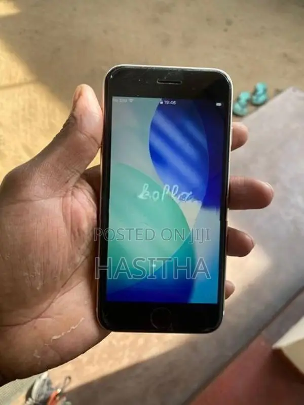 Apple iPhone SE 3 3rd Generation (Used)
