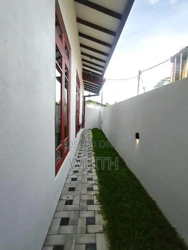 Single House For Sale IN Homagama Kirwathtuduwa
