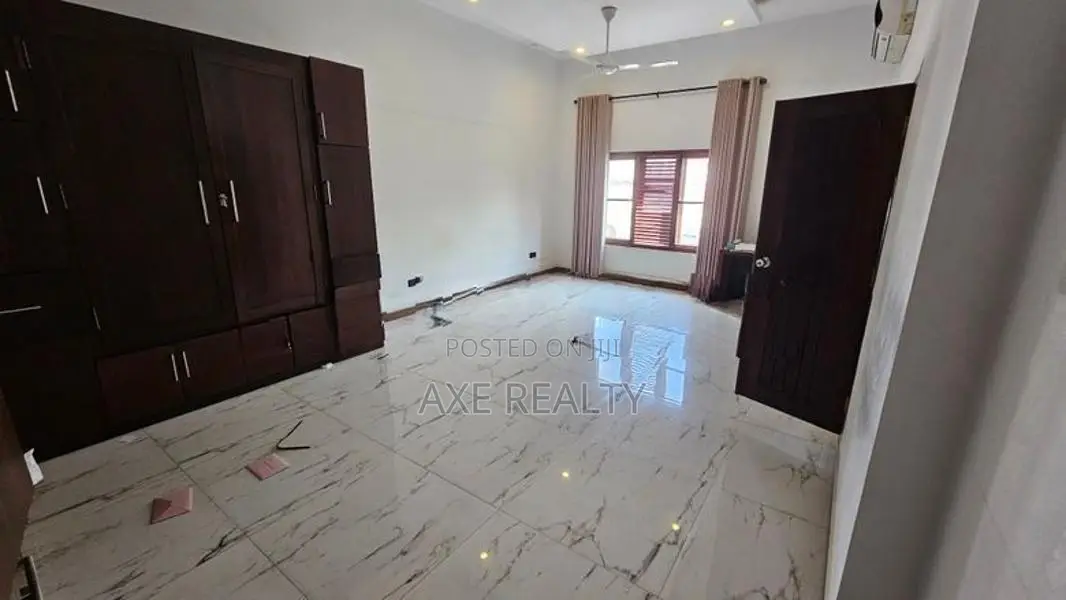 5 Bed House For Rent In Colombo 07