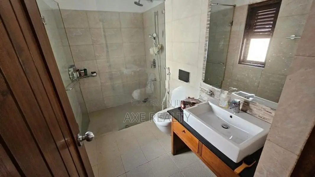 5 Bed House For Rent In Colombo 07