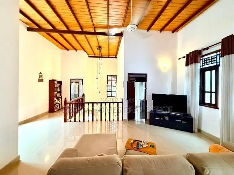 Well-Maintained House For Sale – Thalawathugoda In Talawatugoda