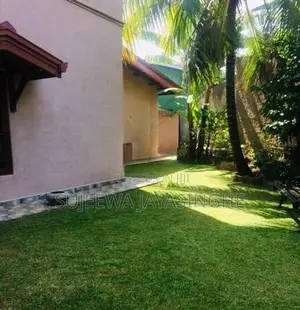 අධි සූඛෝපභෝගී නිවසක් විකිණීමට