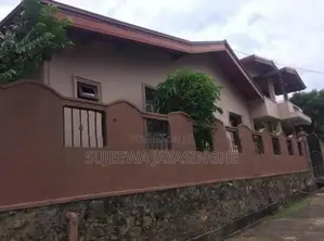 අධි සූඛෝපභෝගී නිවසක් විකිණීමට