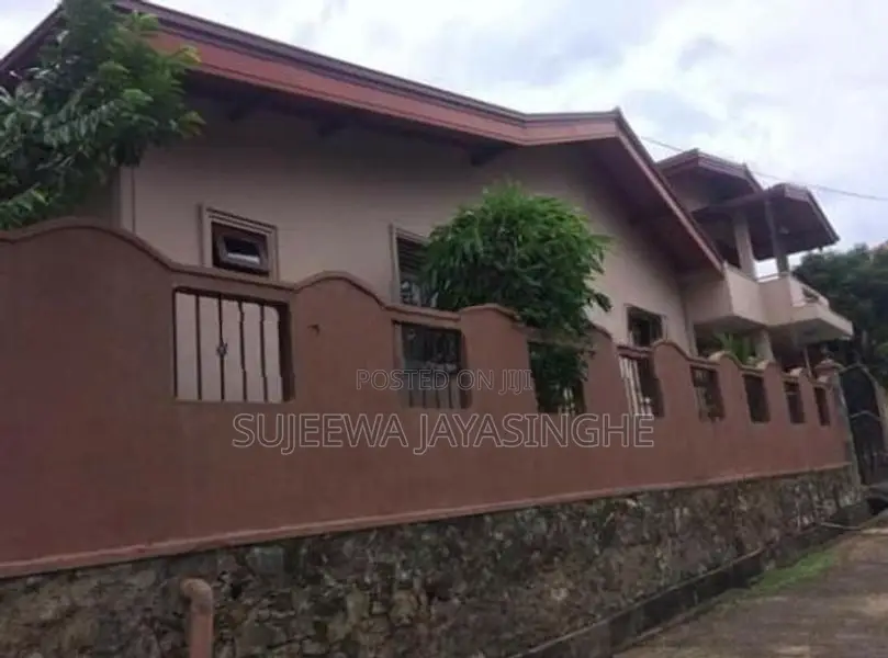 අධි සූඛෝපභෝගී නිවසක් විකිණීමට