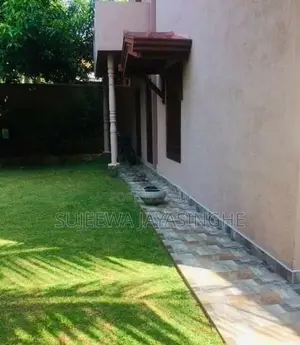 අධි සූඛෝපභෝගී නිවසක් විකිණීමට