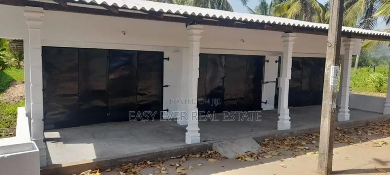 කුලියාපිටිය – මාදම්පේ ප්‍රධාන පාරට මුහුණලා වටිනා වාණිජ දේපළක් HS 15210