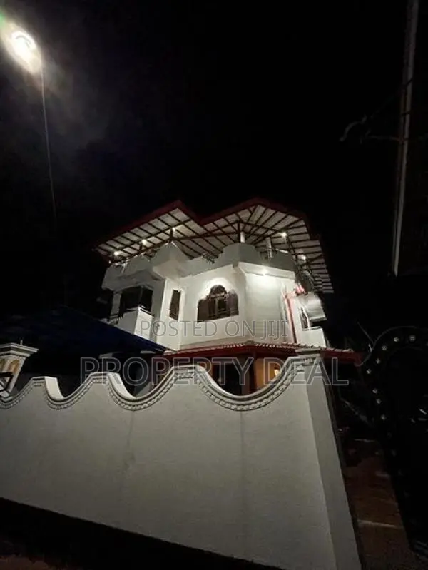 5 Bedrooms House for Sale in Pannipitiya - Pdh34