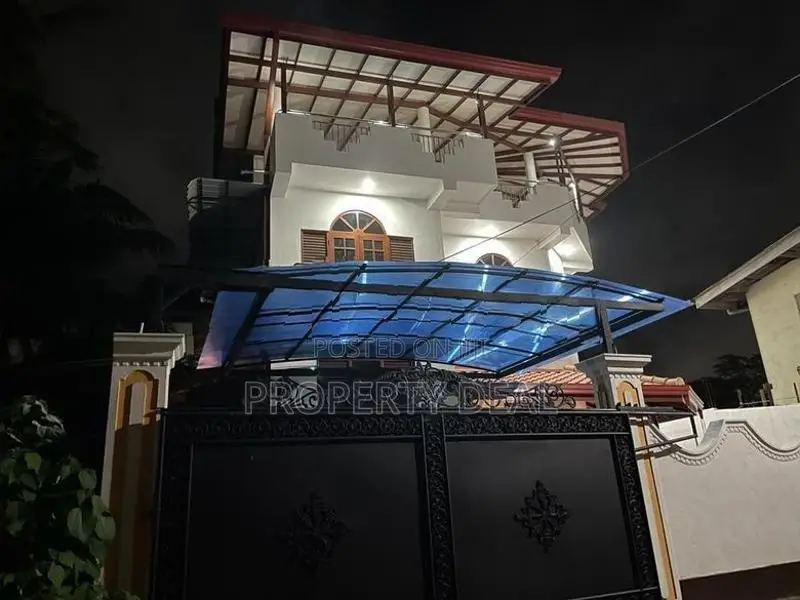 5 Bedrooms House for Sale in Pannipitiya - Pdh34