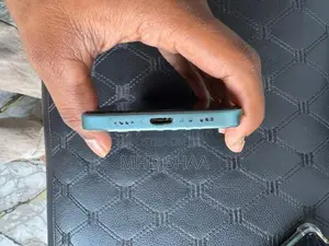 Apple iPhone 16 (Used)