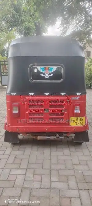 Bajaj 4 Stroke 2016 Three Wheel (Used)