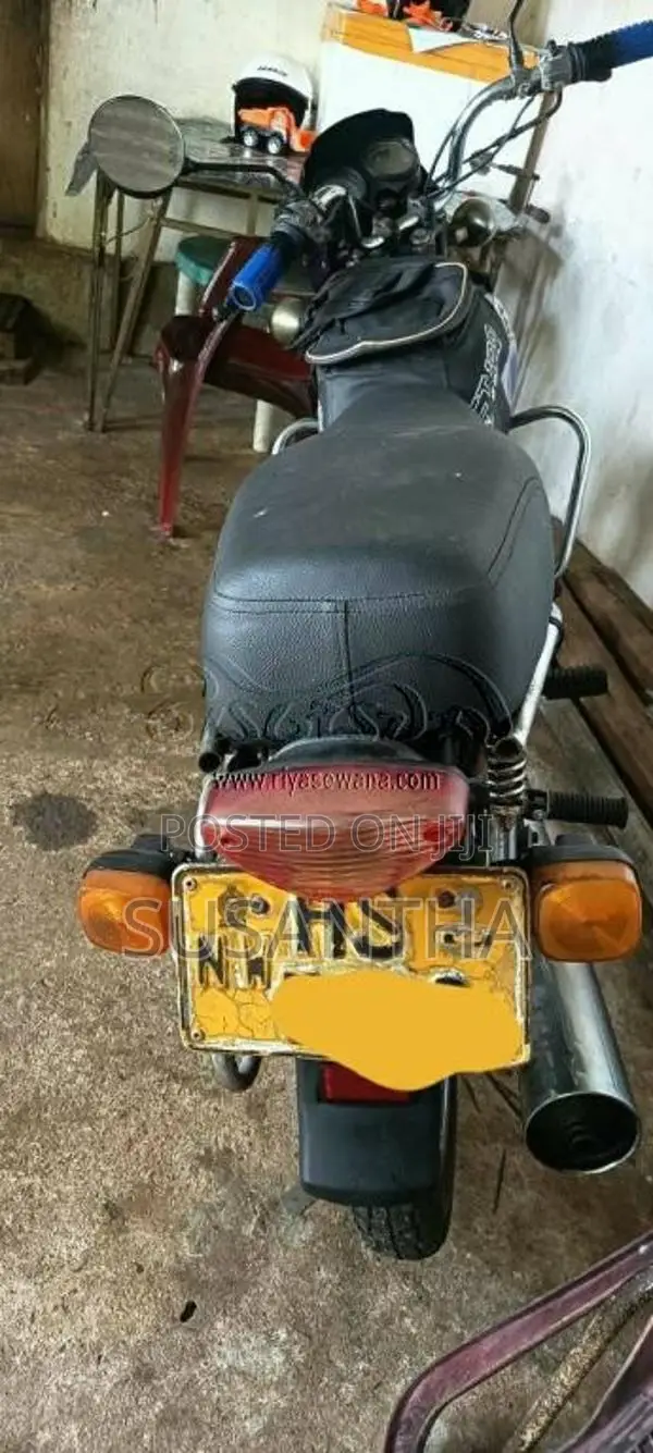Bajaj Boxer 2006 Motorbike (Used)