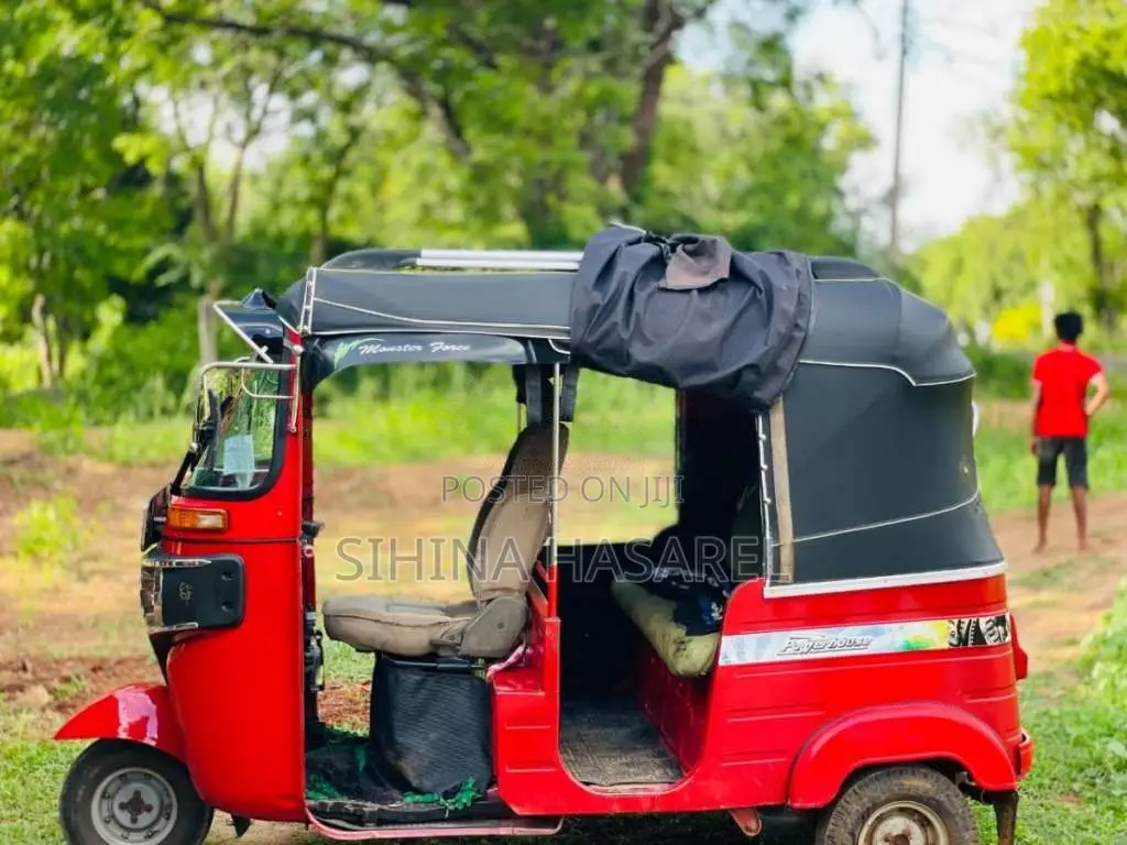 Bajaj 4 Stroke 2016 Three Wheel (Used)