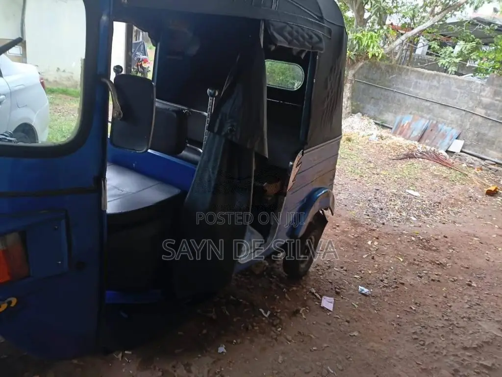 Bajaj RE 205 2011 Three Wheel (Used)