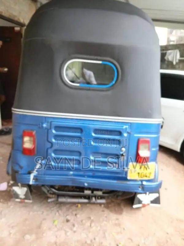 Bajaj RE 205 2011 Three Wheel (Used)