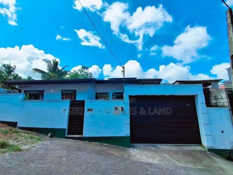 Almost New 3 Bedrooms House for Sale in -Piliyandala Kesbawa