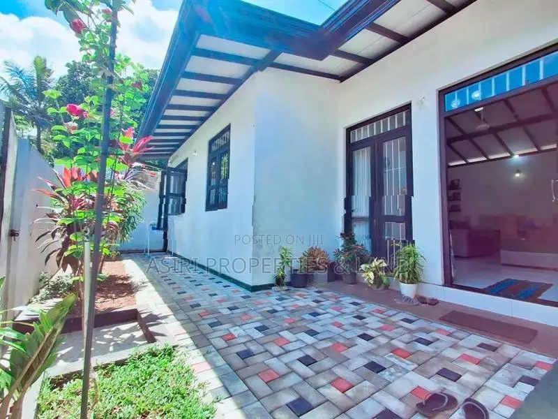 Almost New 3 Bedrooms House for Sale in -Piliyandala Kesbawa