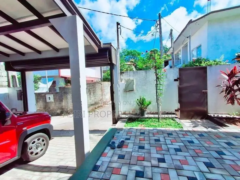 Almost New 3 Bedrooms House for Sale in -Piliyandala Kesbawa