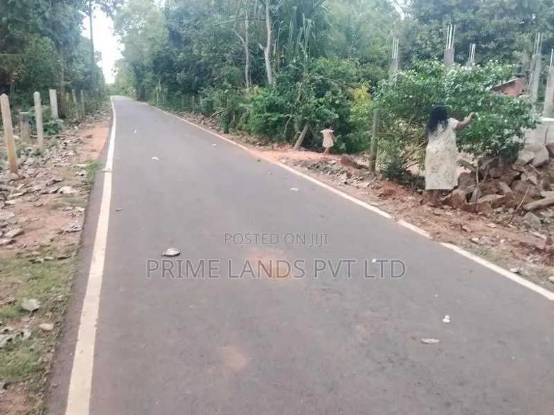 ළගදීම, අනුරාධපුර මාතලේ හංදිය ආසන්නයෙන් සින්නක්කර බිම්කොටස්