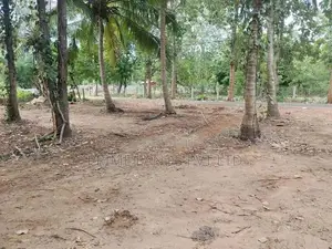ළගදීම, අනුරාධපුර මාතලේ හංදිය ආසන්නයෙන් සින්නක්කර බිම්කොටස්