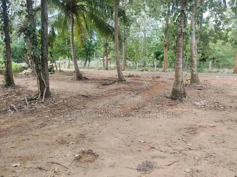 ළගදීම, අනුරාධපුර මාතලේ හංදිය ආසන්නයෙන් සින්නක්කර බිම්කොටස්