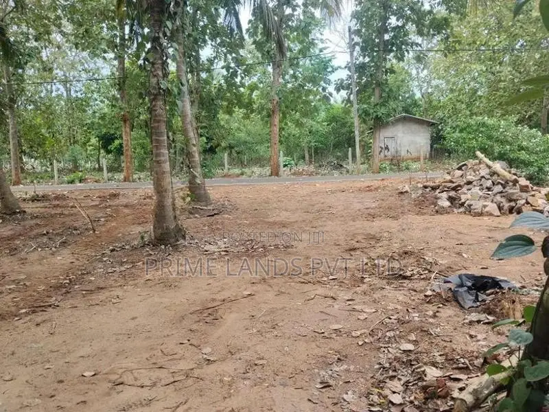 ළගදීම, අනුරාධපුර මාතලේ හංදිය ආසන්නයෙන් සින්නක්කර බිම්කොටස්