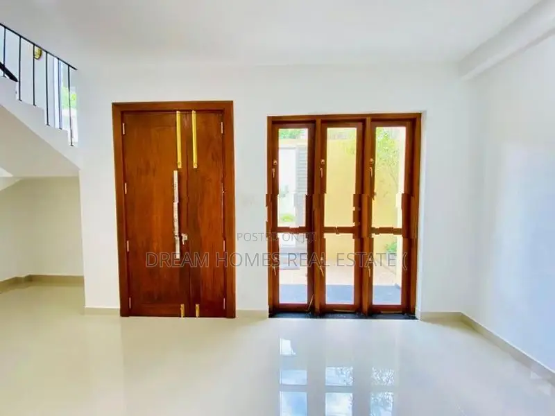 Luxury Brand New House Sale Athurugiriya