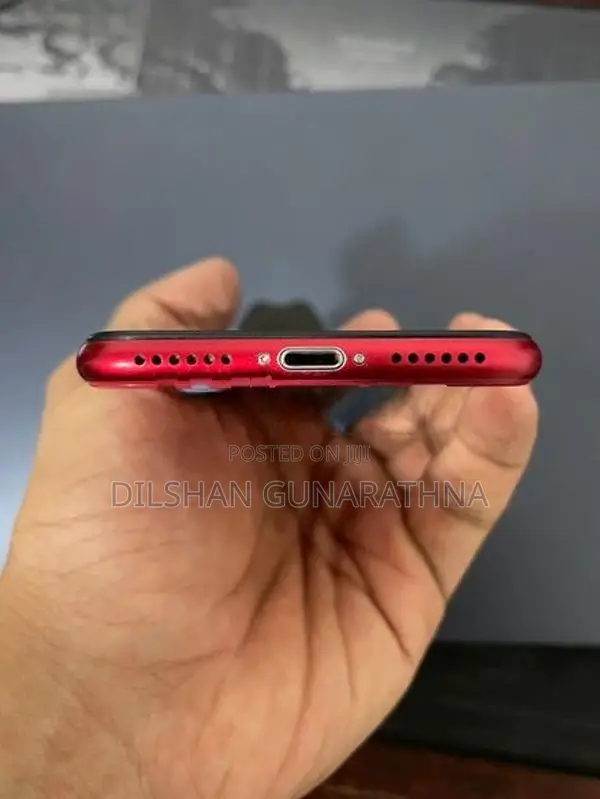 Apple iPhone SE 2 (Used)
