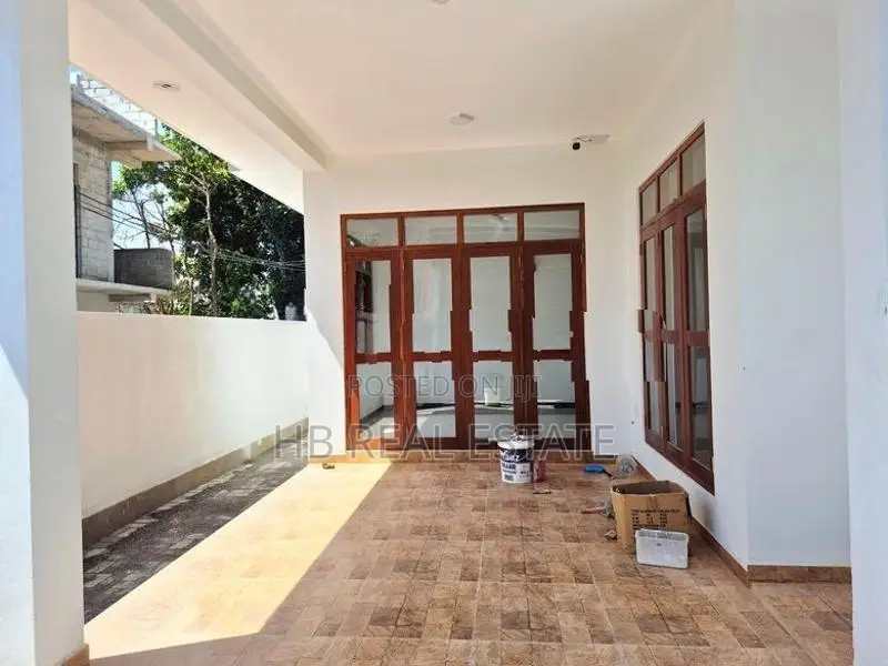 Newly Build Luxury Three Story House For Sale In Piliyandala