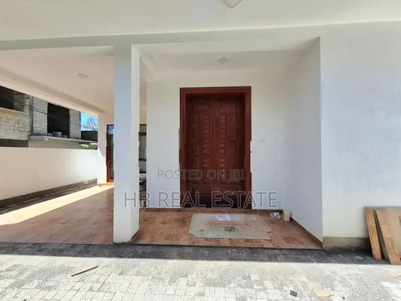 Newly Build Luxury Three Story House For Sale In Piliyandala