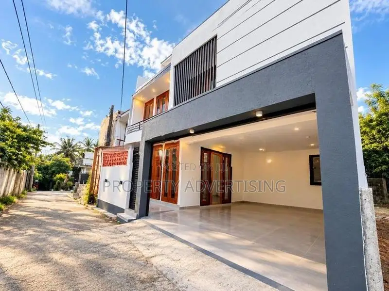 Battaramulla Brand New Luxury House For Sale In Thalahena