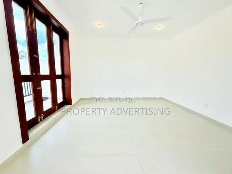 Battaramulla Brand New Luxury House For Sale In Thalahena