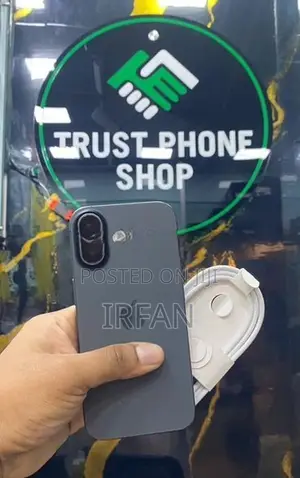 Apple iPhone 17 Black (Used)