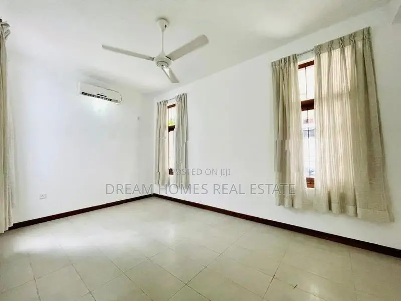 Modern Architect-Designed Luxury House For Sale – Wickramasinghepura