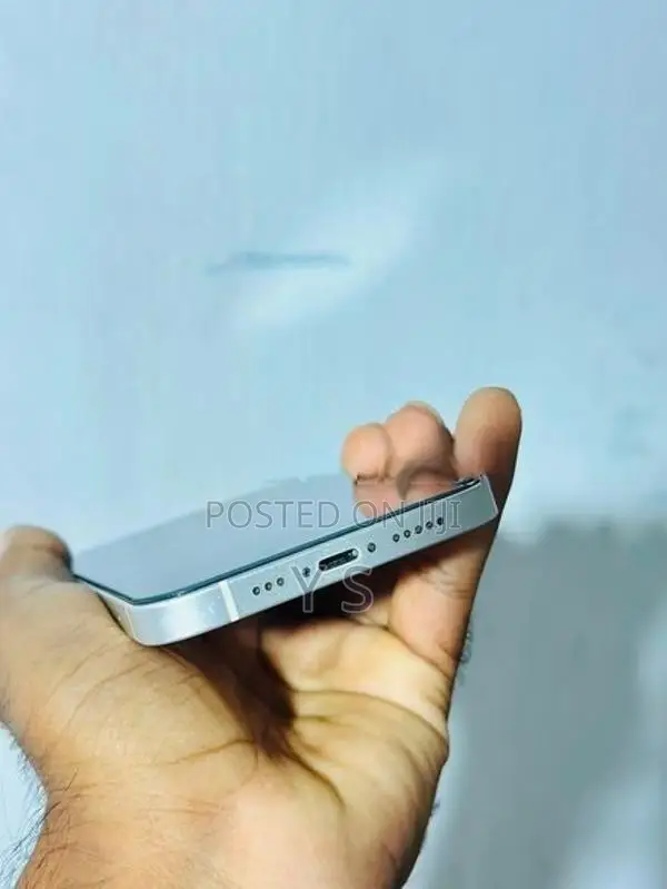 Apple iPhone 12 128GB (Used)