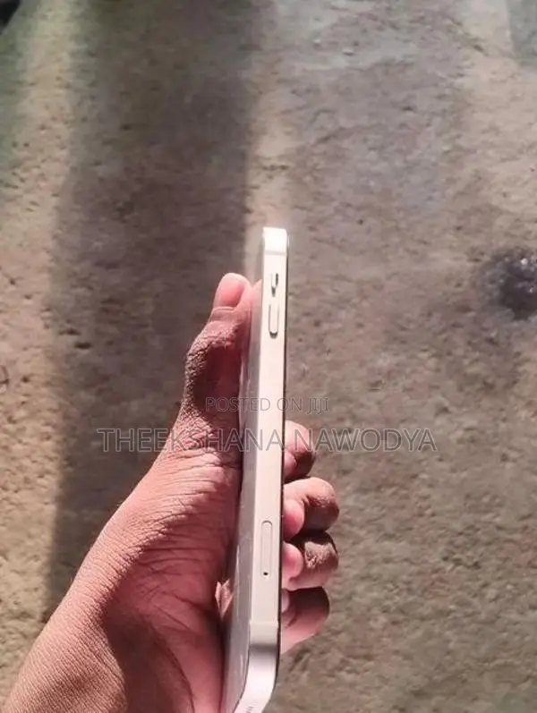 Apple iPhone 12 (Used)