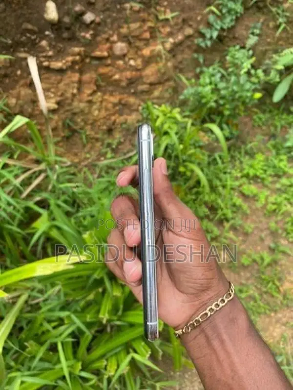 Apple iPhone X (Used)