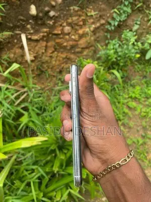 Apple iPhone X (Used)