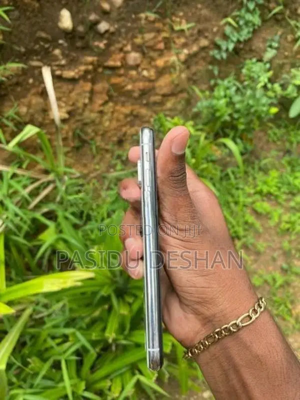 Apple iPhone X (Used)